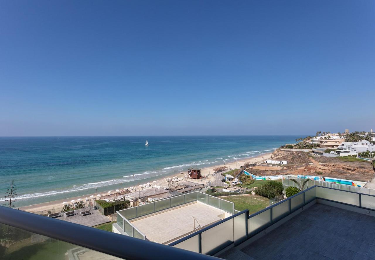 Sea View Stylish 1Br With Balcony By Beachfront Stay Herzelia 외부 사진
