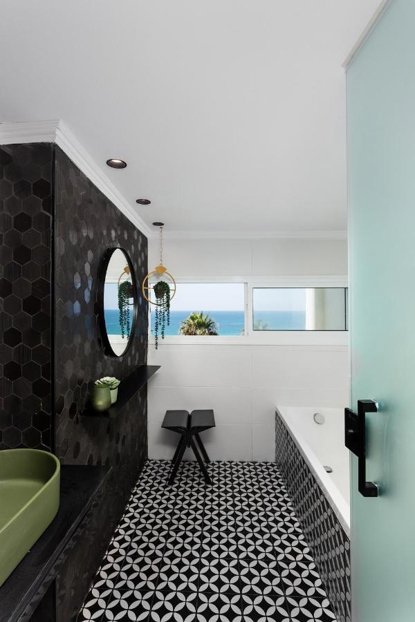 Sea View Stylish 1Br With Balcony By Beachfront Stay Herzelia 외부 사진