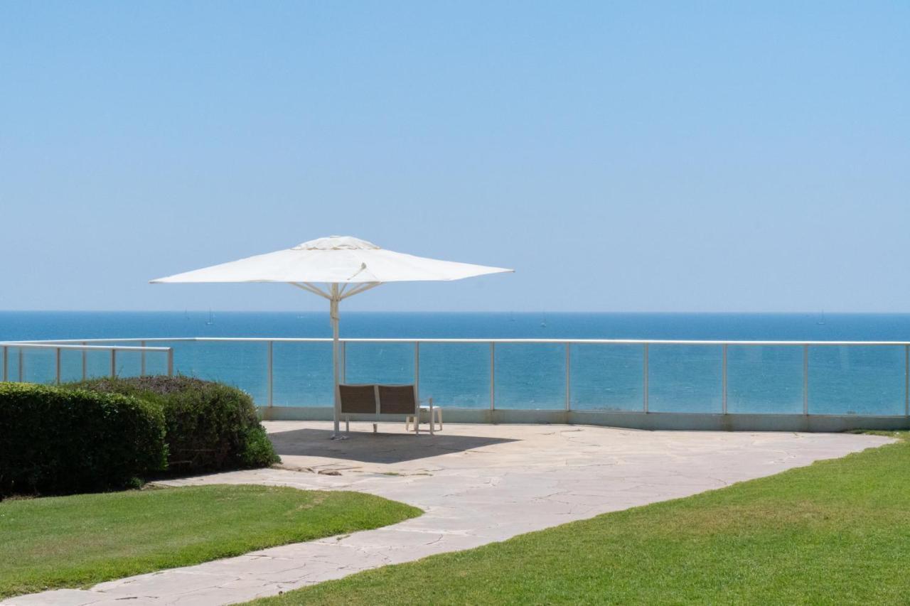 Sea View Stylish 1Br With Balcony By Beachfront Stay Herzelia 외부 사진